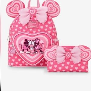 Loungefly NWT Disney Mickey & Minnie
Mouse Heart Ears Set w /wallet